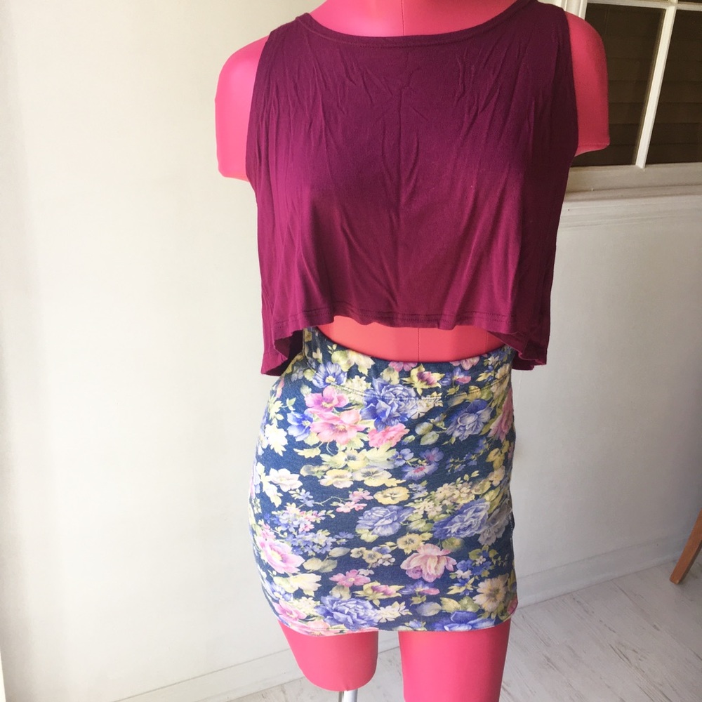 BOGO Floral mini pencil skirt - Picture 1 of 4